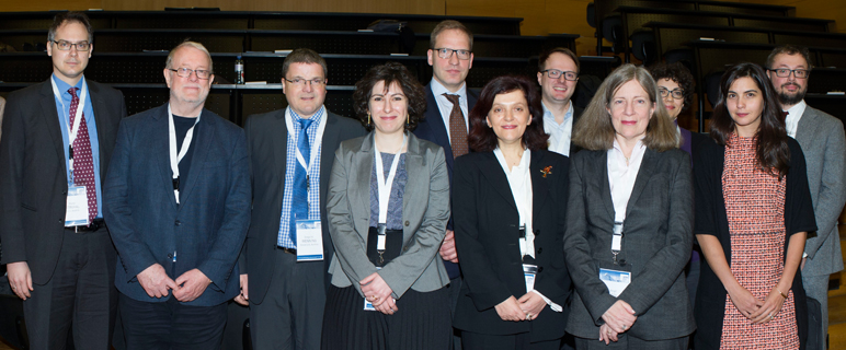 Gruppenbild Hörsaal_WEB_Zuschnitt.jpg