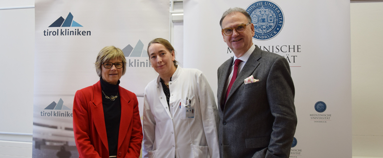 Im Rahmen einer Pressekonferenz stellte sich Ute Ganswindt gemeinsam mit Rektor Wolfgang Fleischhacker und der Ärztlichen Direktorin des Landeskrankenhauses - Universitätskliniken Innsbruck den Fragen der JournalistInnen. Foto: MUI/D. Heidegger.