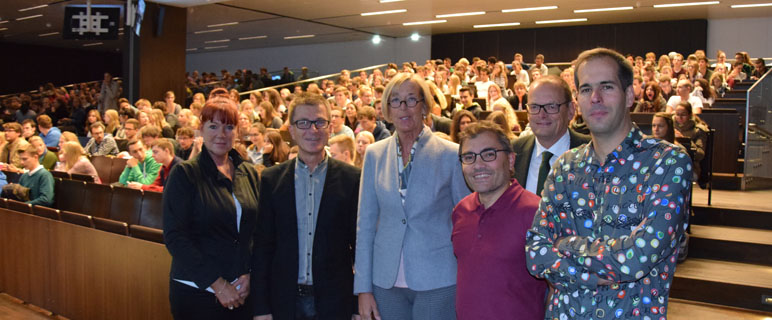 Rektorin Helga Fritsch (Mitte), Vizerektor Peter Loidl (2.v. li.) begrüßten die Studierenden gemeinsam mit Elisabeth Pavlicek (Stipendienstelle), Stefano Longato, Hans-Georg Kraft und Christoph Wild. 