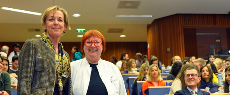 Rektorin o. Univ.-Prof.in Dr.in Helga Fritsch und Univ.-Prof.in Dr.in Margarethe Hochleitner beim gut besuchten Auftakt der Ringvorlesung Gender Medizin.