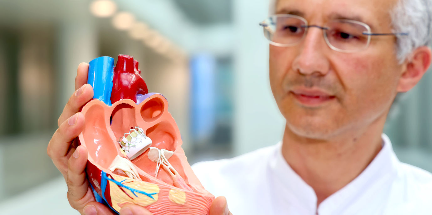 TAVI oder Chirurgie: Erste europäische Studie bei Frauen erlaubt fundierte Wahl der Methode beim Herzklappenersatz