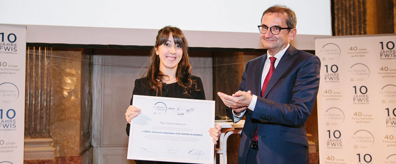 Alessia Masuccio mit Univ.-Doz. Dr. Michael Alram, Vizepräsident der Österreichischen Akademie der Wissenschaften,  bei der feierlichen Preisübergabe in Wien. Foto: Andreas Klinger.