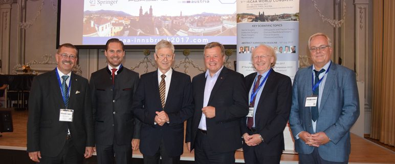 Bei der Eröffnung des Kongresses im Madonnensaal in Innsbruck: Erich Brenner, Marko Konschake, Reinhard Putz, Bernhard Tilg, Artur Wechselberger und Lars Klimaschewski. (v. li. n.re.)