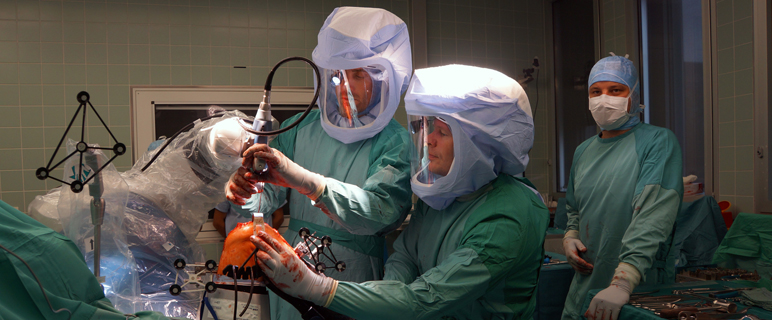 Erstmalig Knieprothese mittels Roboter eingesetzt