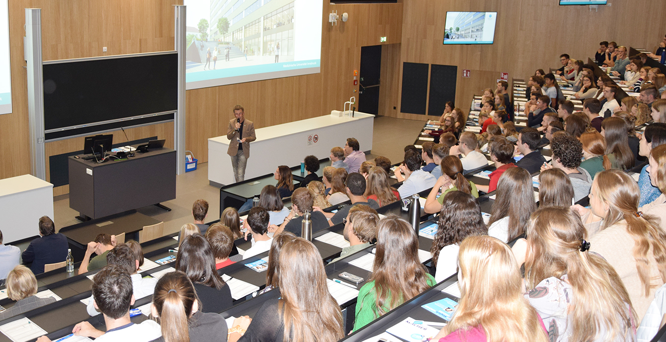 470 MedUni-Studierende „eröffnen“ modernstes Audimax Österreichs