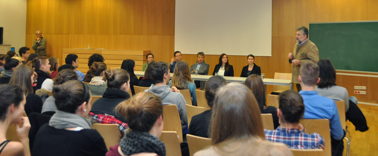 Vizerektor Univ.-Prof. Dr. Norbert Mutz und sein Team informierte SchülerInnen über die Aufnahmeverfahren an der Medizinischen Universität Innsbruck 