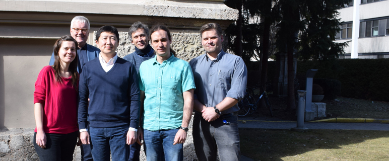 Barbara Fogli, Lars Klimaschewski, Jongwhi Park, Stephan Geley, Carles Rodriguez und Guido Wollmann (v. li. n. re.) waren an der Forschungsarbeit zu Sprouty2 beteiligt. (Foto: MUI/B. Hoffmann-Ammann.