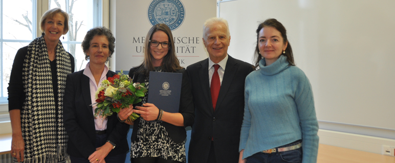 Rektorin o. Univ.-Prof.in Fritsch, Vizerektorin Univ.-Prof.in Bandtlow, Prok. Dr. Kolb, Preisträgerin Sebald und Univ.-Prof.in Lusser (v. li. n. re.) Foto: Medizin Uni Innsbruck. 