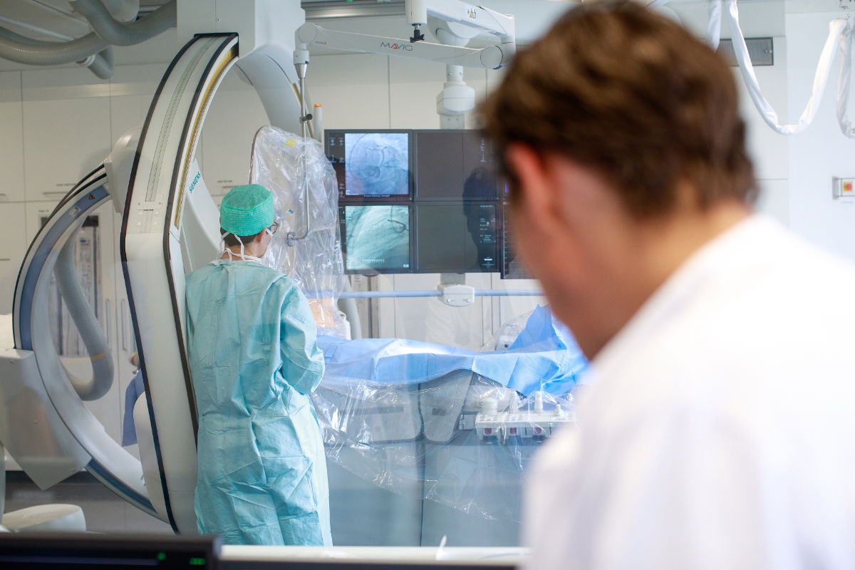 BU: Herzkatheterlabor an der Univ.-Klinik für Kardiologie und Angiologie (Foto: MUI / F. Lechner)