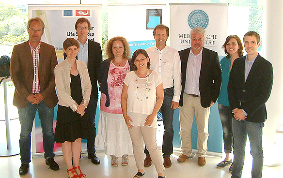 Gruppenfoto: Dr. Peter Josten (Servicecenter Forschung, MUI), Bettina Wenko (CAST, Moderation), Dr. Martin Werle (Cyprumed GmbH),  Dipl.-Ing.in Agnes Grünerbl (Animys GmbH), DDr.in Petra Stöckl (Standortagentur Tirol), Dr. Holger Bock (früher Ugichem GmbH), Dipl.-Phys. Christian Dorfmüller (HearT GmbH), Dr. Natalia Schiefermeier-Mach (CAST), Johannes Ghetta B.Sc. (WTZ West)