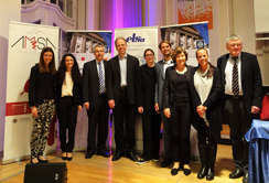 Voll besetzt war die Aula zur Podiumsdiskussion mit L. Wildt, I. Trawöger, G. Werner-Felmayer, G. Heißl, C. Voithofer, J. Zschocke, B. Koch, Anna Katharina Tonner (Direktorin des Human Rights Department, ELSA) und Theresa Dolejsi (Präsidentin der AMSA, Innsbruck) (v. li. n. re.)