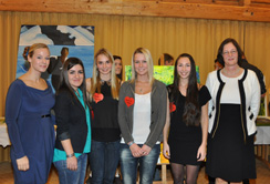 v. l. Simone Lackner-Raffeiner (ORF), Laura Beqa, Nicola Pedratscher, Stefanie Tröger,  Vanessa Luchner (alle Projektteam) und Daniella Karall (Univ.-Klinik für Pädatrie I, Innsbruck) 