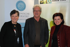 Bezirksbäuerin Maria Kranebitter, Univ.-Prof. Dr. Christian Haring, Dipl.-Ing. Regina Norz, Bezirksobfrau Forum Land. (v. li)